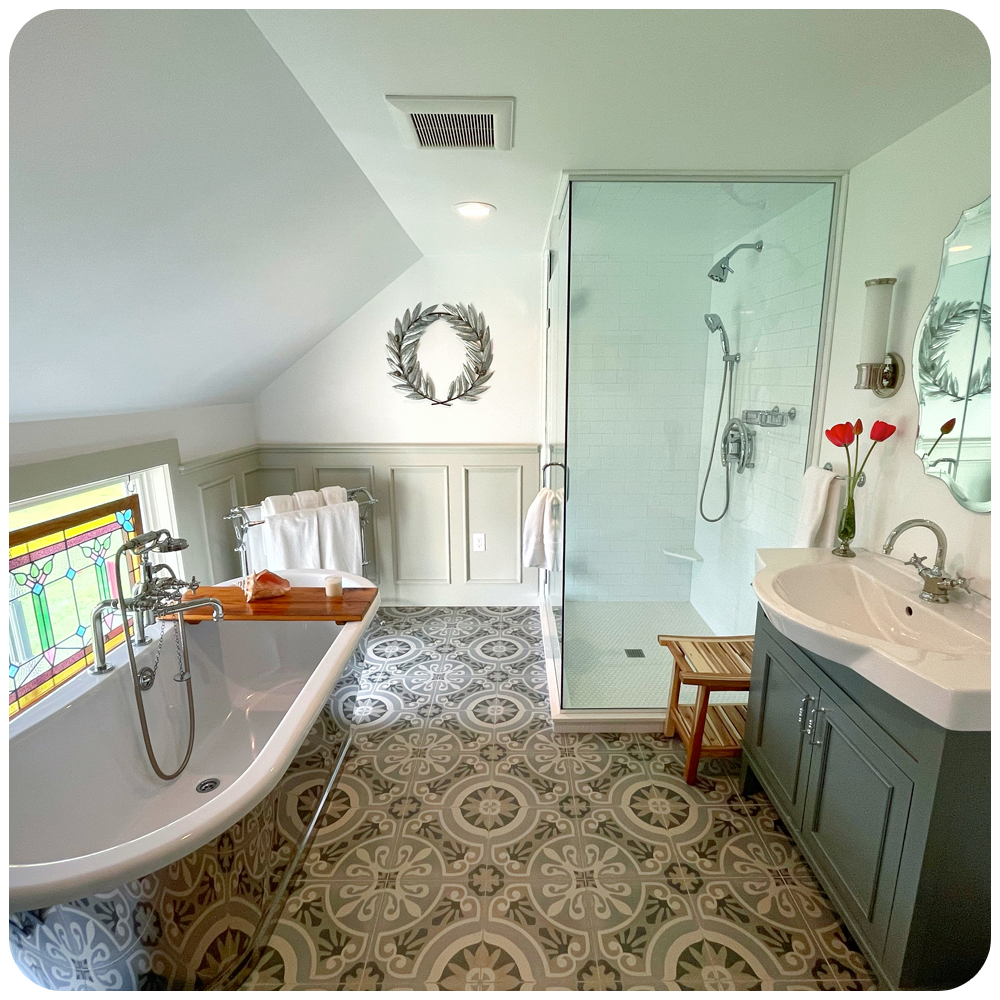 The Winter en suite private luxury bathroom | The Yellow Farmhouse
